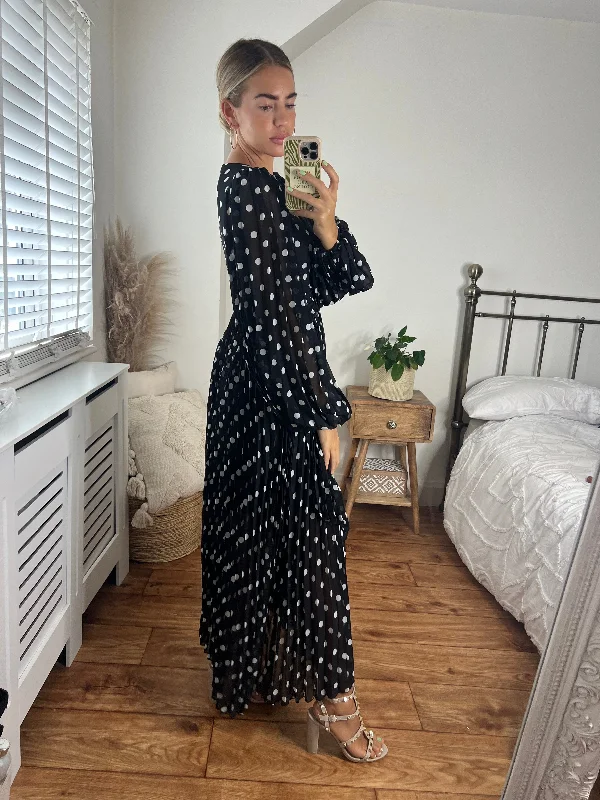 Toni Long Sleeved Pleated Maxi Dress / Mono Spot